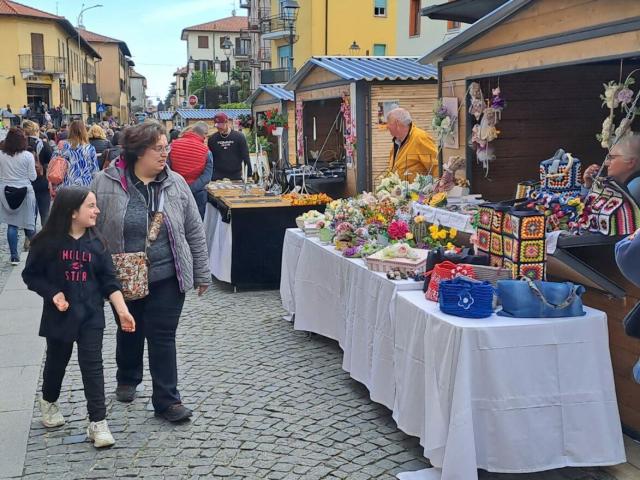 2023-04-16 mercatino di primavera lazzate